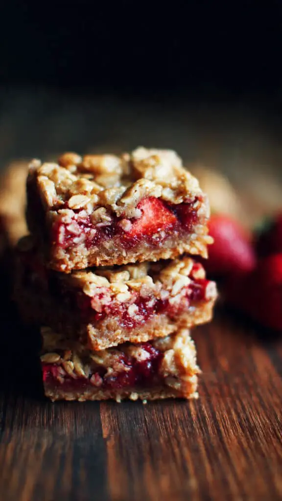 Healthy Strawberry Oatmeal Bars